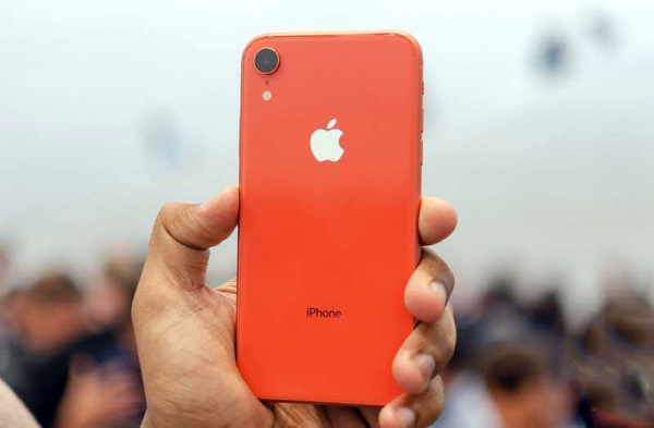 Первый обзор iPhone XR: флагманский iPhone за меньшую цену